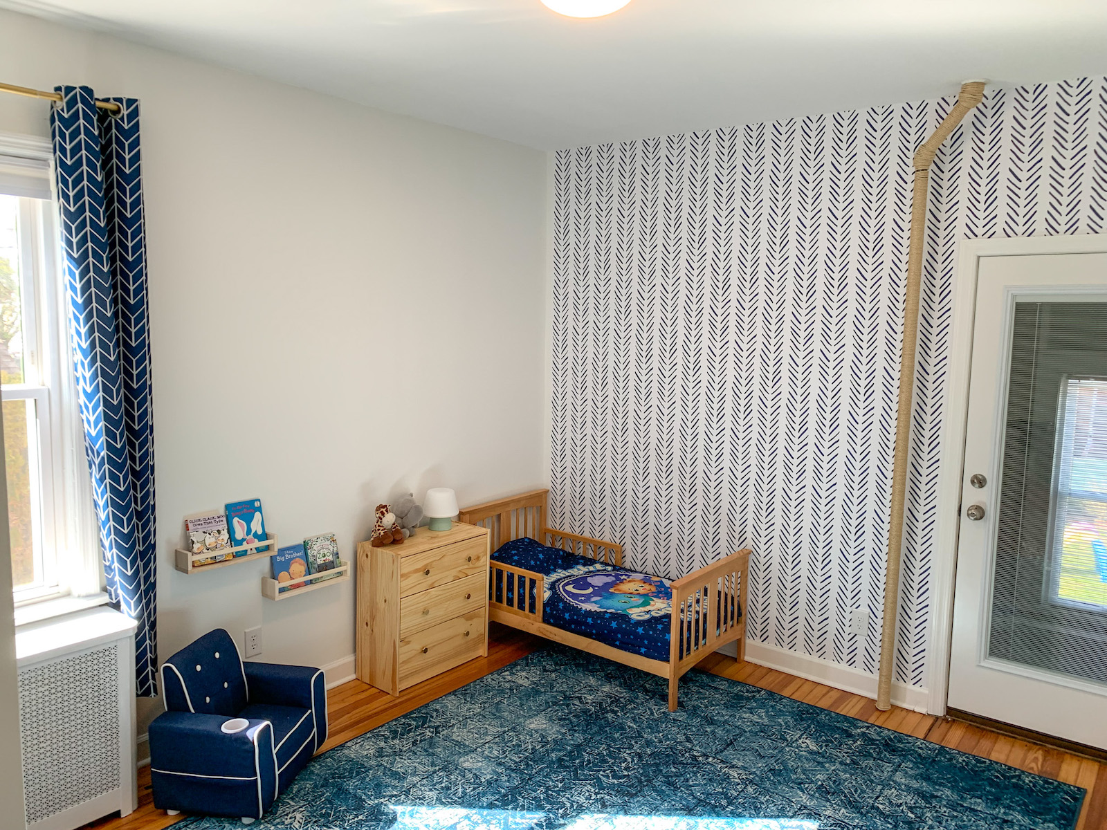 toddler boy room decor – sprucing up a simple space